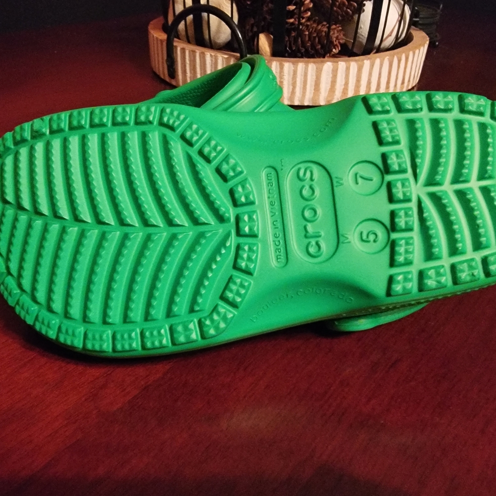 CROCS Women Bright Green Clogs - Picture 5 of 5